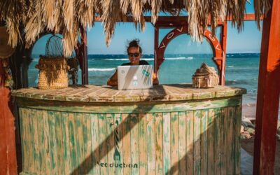 Devenir digital nomad : 4 formations pour vous aider à travailler en voyageant